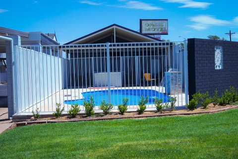 Oasis Motel - Holiday Sunshine Coast 1