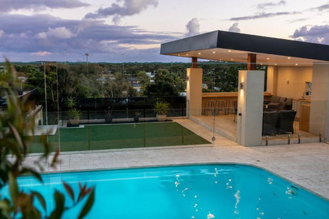 OASIS ON SUNSET - Tranquility Close To The Ocean - Holiday Sunshine Coast 1