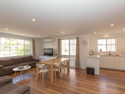 Oberlaken 2 125 Gippsland Street - Holiday Sunshine Coast 0