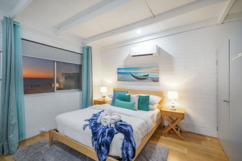 OCEA84 - Quinns Beach Shack: Ocean Views - Sunshine Coast Tourism 2