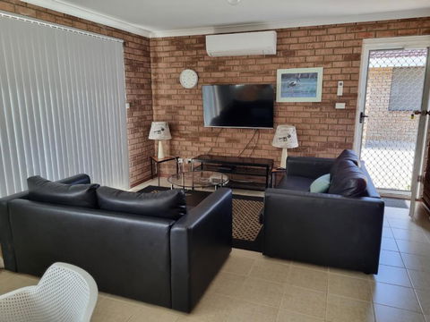 Ocean Beach Chalet 16 - Sunshine Coast Tourism 0