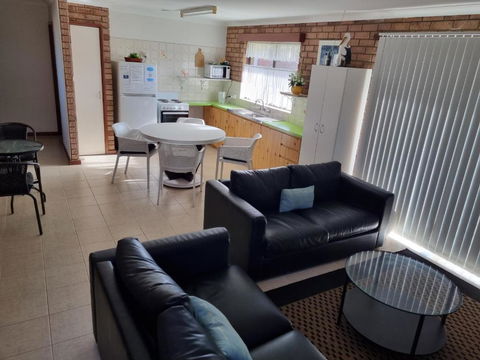 Ocean Beach Chalet 16 - Sunshine Coast Tourism 2