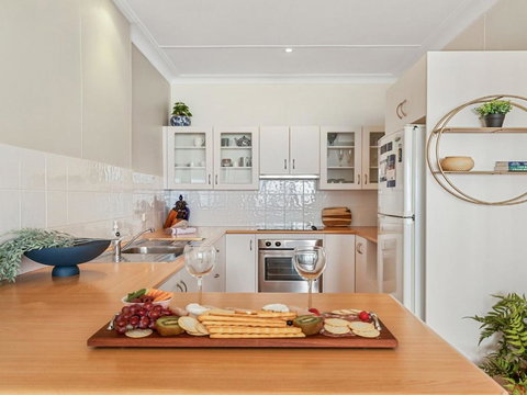 Ocean Blue Apartment Two - Holiday Sunshine Coast 2