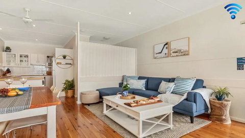 Ocean Blue Apartment Two - Holiday Sunshine Coast 0