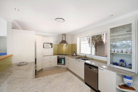 Ocean Breeze - Holiday Sunshine Coast 2