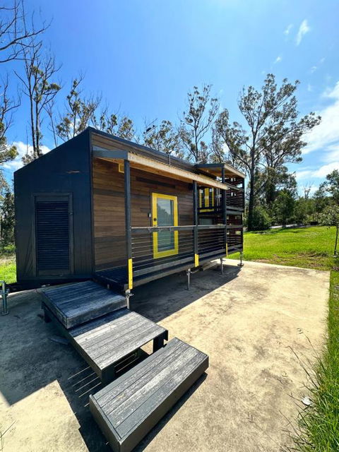 Ocean Breeze Tiny House - Ocean And Lake View - Sunshine Coast Tourism 1