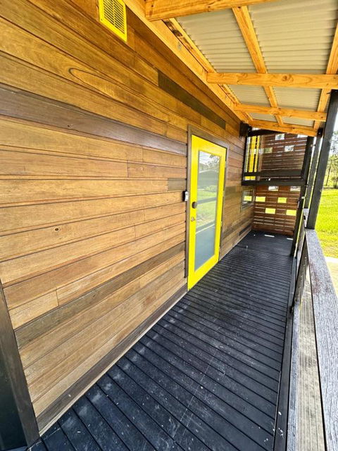 Ocean Breeze Tiny House - Ocean And Lake View - Sunshine Coast Tourism 3