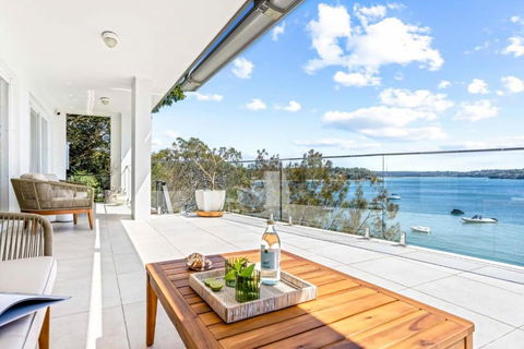 Ocean Front Luxury The Lambeth Walk - Holiday Sunshine Coast 2
