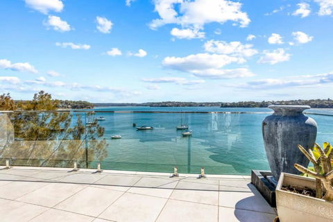 Ocean Front Luxury The Lambeth Walk - Holiday Sunshine Coast 0