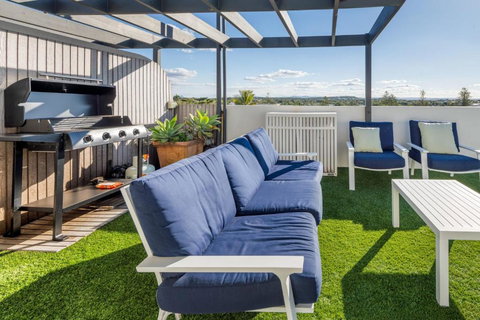 Ocean Front Views With Rooftop Terrace - Holiday Sunshine Coast 1