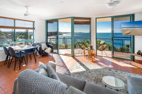 Ocean Front Views With Rooftop Terrace - Holiday Sunshine Coast 0