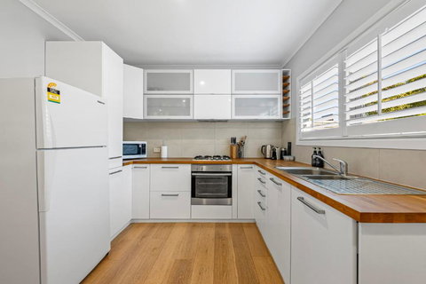 Ocean Retreat By Ready Set Stay - BYO Linen And Towels - Holiday Sunshine Coast 3