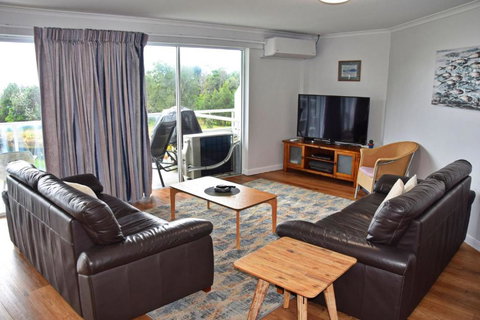 Ocean Shores Apartment 14 - Bring Your Own Linen. - Holiday Sunshine Coast 0