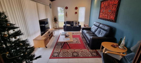 Ocean Street Delight - Holiday Sunshine Coast 2