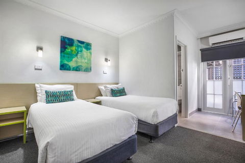Nightcap At Skyways Hotel - Sunshine Coast Tourism 1