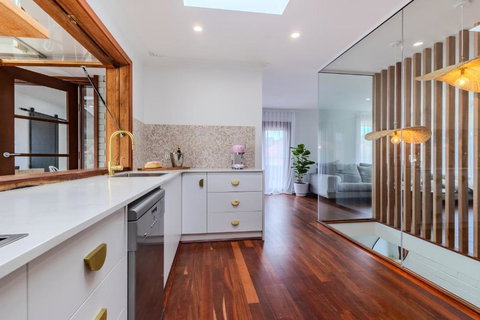 Oasis - Holiday Sunshine Coast 1