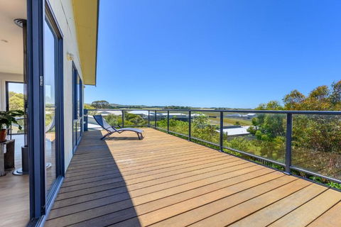 Ocean & Country Views, Spa, Pets Welcome, Fireplace - Your Ocean Oasis 10 Minutes To Phillip Island - Sunshine Coast Tourism 2