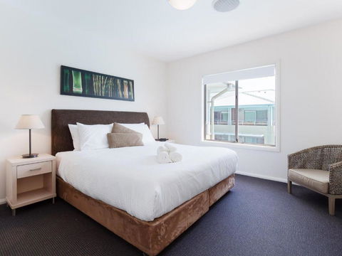 Pacific Blue 245-265 Sandy Point Rd - Dual Key Access, Air Conditioned Unit With Resort Facilities And Linen Supplied - Sunshine Coast Tourism 1