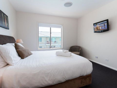 Pacific Blue 245-265 Sandy Point Rd - Dual Key Access, Air Conditioned Unit With Resort Facilities And Linen Supplied - Sunshine Coast Tourism 2