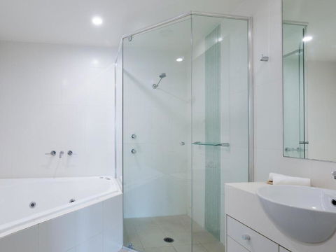 Pacific Blue 245-265 Sandy Point Rd - Dual Key Access, Air Conditioned Unit With Resort Facilities And Linen Supplied - Sunshine Coast Tourism 3