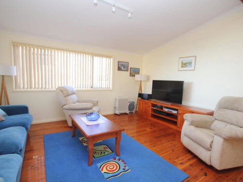 Pacific Breeze - Holiday Sunshine Coast 1