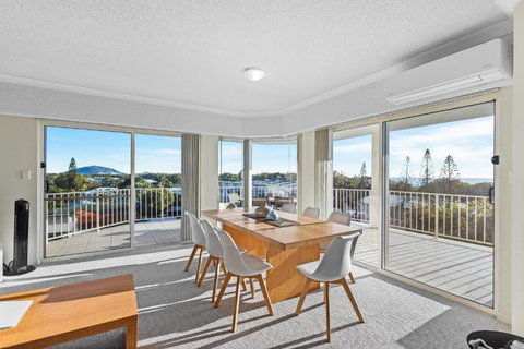 Ocean View 3 Bedroom Apartment - Holiday Sunshine Coast 1