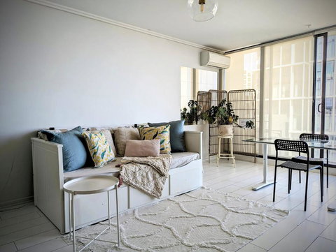 Ocean View Apartment Close To CBD With Indoor Pool. - Holiday Sunshine Coast 3