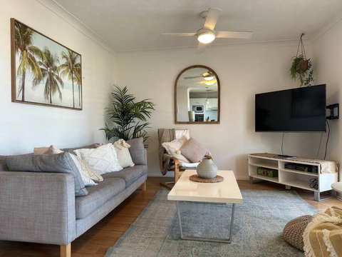 Ocean View Dreaming, Metres To The Beach! - Holiday Sunshine Coast 1