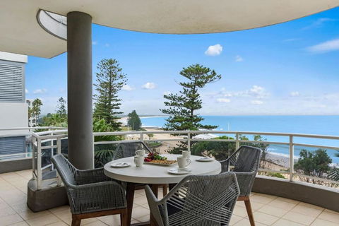 Ocean Vista Escape - A Lofty Beachfront Penthouse - Sunshine Coast Tourism 1