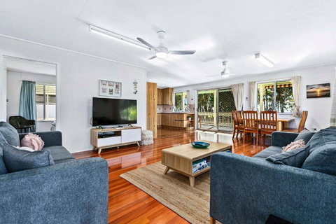 OceanViews On Burrum Whole - Holiday Sunshine Coast 3