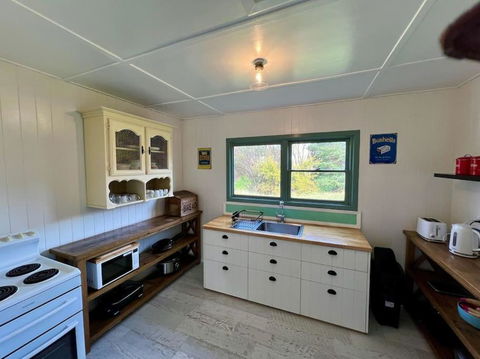 Old Oak Tree Cottage - Sunshine Coast Tourism 3