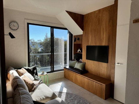 One Cedarwood - Petite Challet Falls Creek - Holiday Sunshine Coast 0