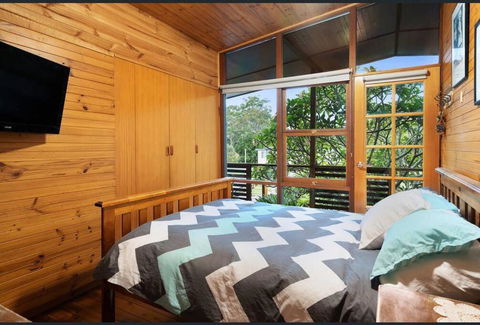 ONE OF A KIND Vacation Rental- Berkeley Vale - Sunshine Coast Tourism 3