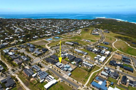 Opulence Cove - Sunshine Coast Tourism 2
