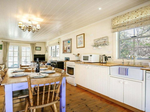 Orchard Cottage Alpine Southern Highlands - Sunshine Coast Tourism 3