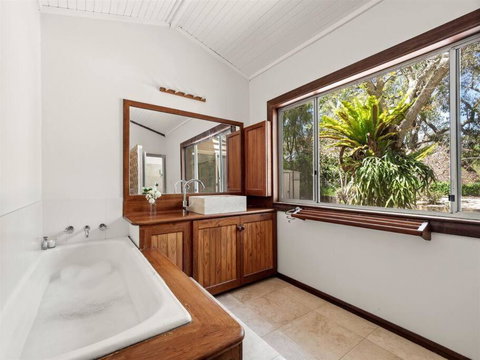 Orchard Homestead Countryside Retreat - Sunshine Coast Tourism 3