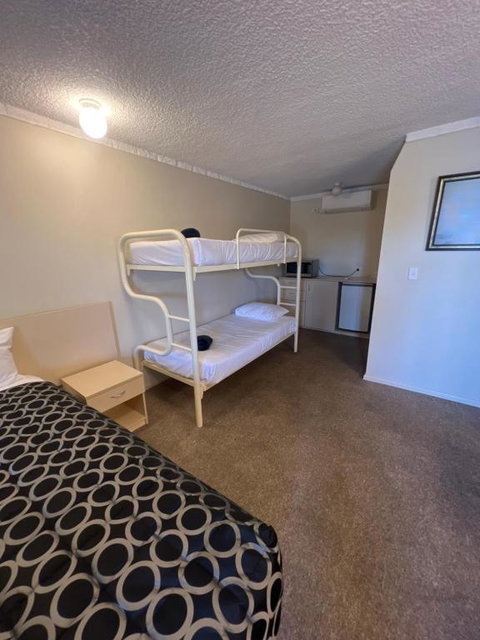 OVERLANDER MOTOR LODGE - Holiday Sunshine Coast 3