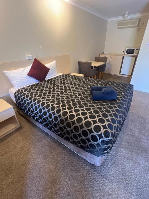 OVERLANDER MOTOR LODGE - Holiday Sunshine Coast 1