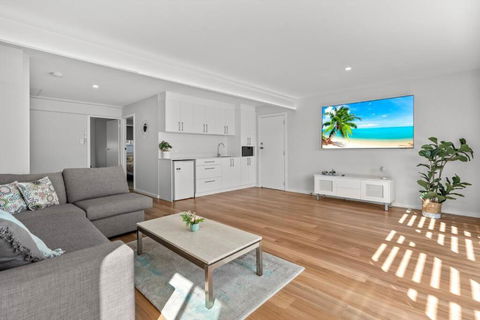 Pacific Breeze - Sunshine Coast Tourism 2