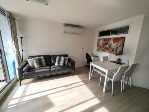 Onsite Parking, Self Check-in - Holiday Sunshine Coast 1