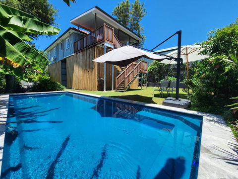 OXLEY Mineral Pool & Private Home SuburbanSTAY - Sunshine Coast Tourism 0