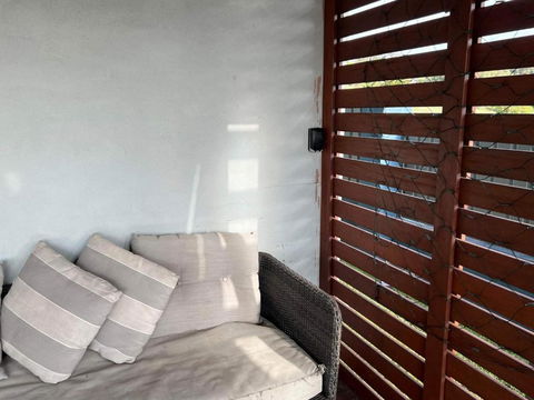 One Bedroom CBD Unit, Walk To Beaches & Cafes - Sunshine Coast Tourism 3