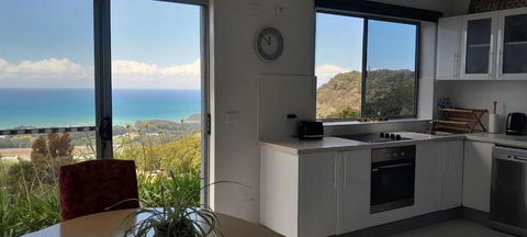 ON TOP Of THE WORLD Garden Studio - Sunshine Coast Tourism 3
