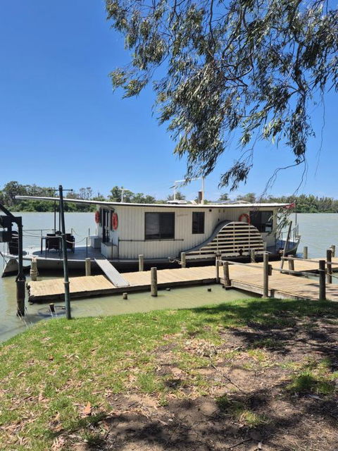Paddle Wheeler Lilian - Holiday Sunshine Coast 3