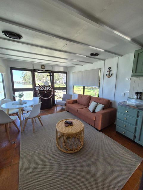 Paddle Wheeler Lilian - Holiday Sunshine Coast 0