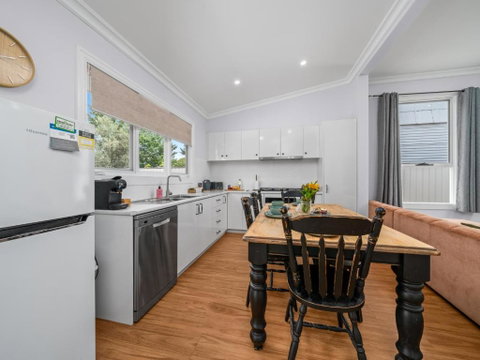 Palm Cottage - Sunshine Coast Tourism 2