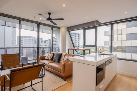 Panoramic View - Albert Park Lake & Shrine Views - Holiday Sunshine Coast 1