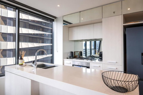 Panoramic View - Albert Park Lake & Shrine Views - Holiday Sunshine Coast 2