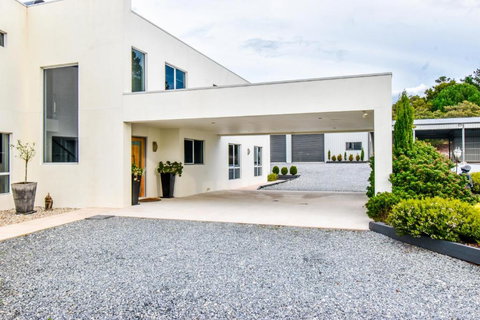 Paradise Point - Entire Home In Clarence Point, Tasmania Australia, 10 Guests 7 Bedrooms 7 Beds 3 Baths - Sunshine Coast Tourism 0