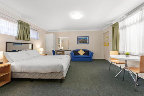 Paramount Motel - Sunshine Coast Tourism 3